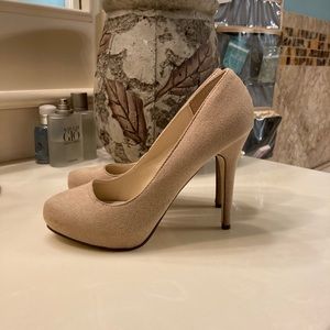 Michael Antonio Heels Sz 8 like new